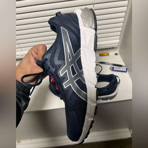 Asics Quantum Gel Original Size US 9.5 comfortable gel trainers. - Picture 2 of 8